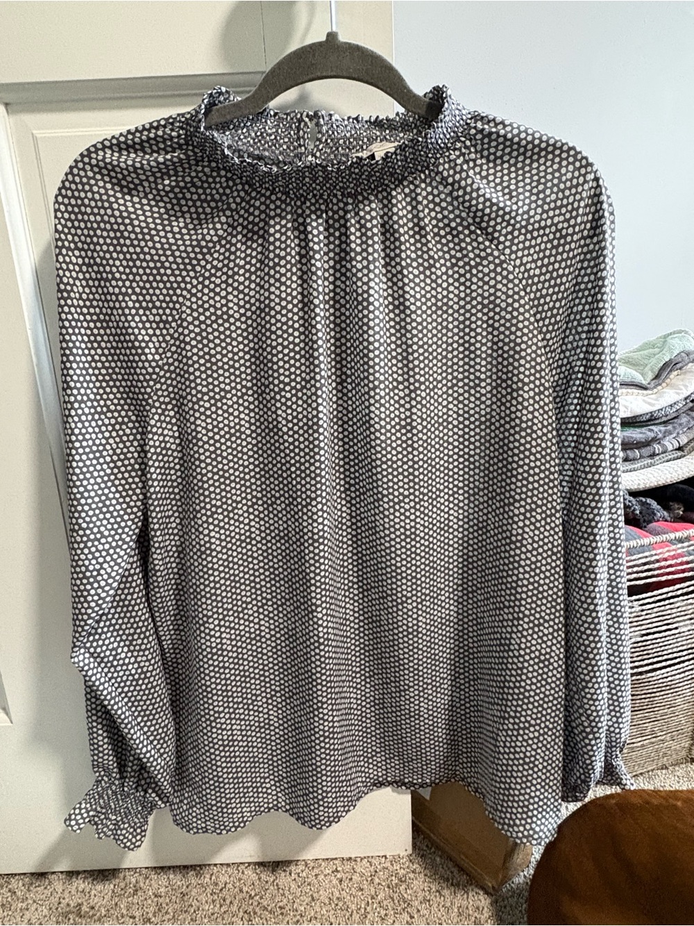 Women’s Gray & White/Mint Dot Print Long-Sleeve Blouse